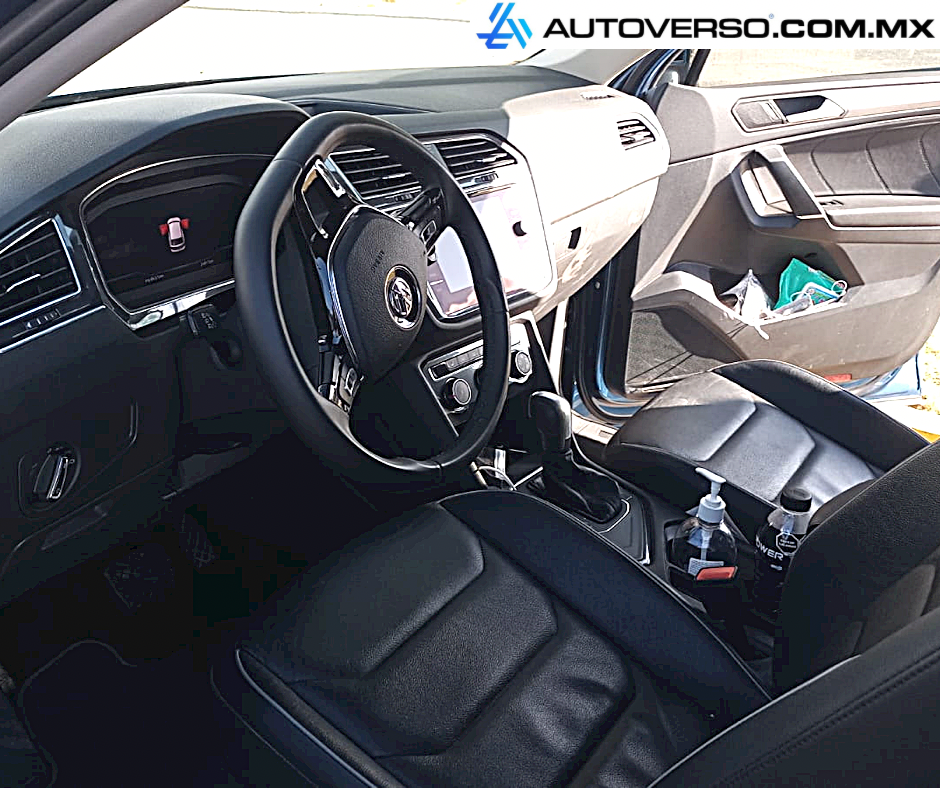 2020 *Volkswagen *Tiguan